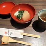 和 is 魯菴 - カブラと生麩の真薯