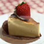 東京いちごカフェ - バスクチーズケーキ 550円