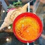 喫茶キャンディラップ - テーブルの下は南国