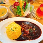 喫茶キャンディラップ - 煮込みハンバーグ 野菜もシャキシャキ！デミの量も嬉しい！