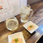 山屋キッチン - お通しがお寿司