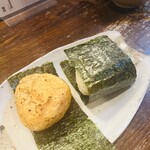 山屋キッチン - 焼きおにぎりと普通のおにぎり