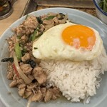 東京ガパオ - ハーフ&ハーフセットの鶏肉のガパオ