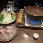 魚菜酒蔵 だいがく - ブリしゃぶ。タレに薬味が欲しかった〰