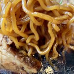 麺武 はちまき屋 - 麺も真っ黒