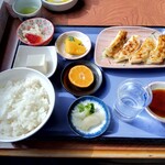 鶴友 - ライスに餃子なのに小鉢沢山