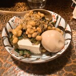 タイニーカフェ - 納豆丼のあたまのせ冷奴　煮卵付き
