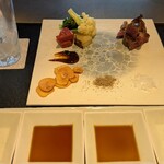 鉄板焼 さがみ - 焼野菜と和牛　塩、わさび、タレ色々付けて楽しめます。何を付けても美味しいです。