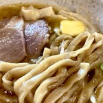 麺屋 真心 - ・味噌ラーメン　小麦味しっかりしている滑らかな太麺もすごいし、すぐ溶けてなくなりはしないバターの確かさもすごい。