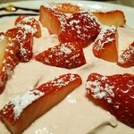 高倉町珈琲 - フレッシュ苺と苺クリームのリコッタパンケーキ
