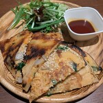 網焼き地鶏と土鍋 個室居酒屋 一之蔵 - カリモチフワッ♪具だくさんチヂミ