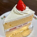 パスティチュリア・デリチュース 大阪店 - 苺のショートケーキ