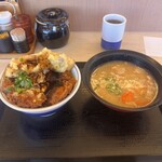 かつや 羽村店 - 豚ロース天とチキンカツ丼