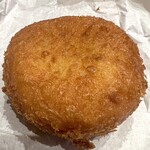 焼きたてパン工房 かえでの木 - 試作品のキーマカレーパンにクリームチーズを入れたパン！