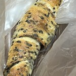 石窯工房ハイジ - ゴマ塩バタークレセントロール