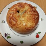 ベーカリー マーチ - バターチキンカレーパン