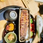 うなぎ四代目菊川 - 一本ひつまぶし（全景）
      丸ごとうなぎの存在感が写真でも伝わる主役級の一枚。