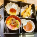 うなぎ四代目菊川 - お子様御膳全体
      うなぎ・副菜・デザートまで揃ったお得感のあるセット。家族利用でも安心。