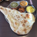 アジアンダイニング ダリマ - レディースランチ(カレー2種類・ナン・ライス・チキンティッカ・サラダ・ドリンク付)