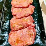 和牛ホルモンとタレ漬け焼肉 壺ほる - 