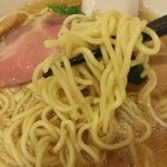 中華そば 七麺鳥 - ストレート麺も抜群の喉越し！