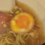 中華そば 七麺鳥 - 中身とろ～りの自家製味玉