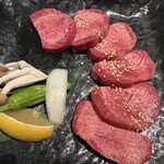 上野太昌園 - 厚切上タン塩