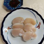 築地KYOKUTO - １粒を３枚にスライスしても充分な厚み。写真は２粒分｡