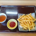 なでしこの湯 お食事処 - 料理写真:フライドポテト・トマトケチャップ・お茶
