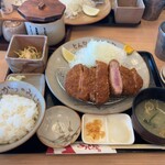 とんかつのみしな - 期間限定メニュー桃花豚ロースカツ定食（1800円）