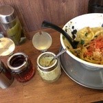 麺や マルショウ - 台湾カレーまぜそば-ニンニクラー油一味投入(2014/12)