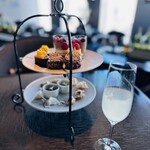 DINING & BAR TABLE 9 TOKYO - 