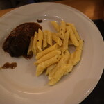 L'Ardoise - ビーフ・ブルギニヨン、クリームソースとコンテチーズのペンネ