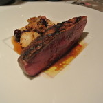 リストランテ カノフィーロ - シャラン産鴨胸肉のポワレ　カブと黒オリーブ　シェリービネガーのソース