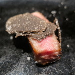 鳥茂 - 牛タンのステーキ、粗塩と黒トリュフで2
