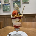 ミルク&パフェ よつ葉ホワイトコージ - 