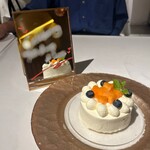 THE ROSE - 一番上の段が食べられるケーキ