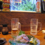 CHURAKA-GII - 沖縄産の白身の刺身♪と、水槽の海ぶどう。