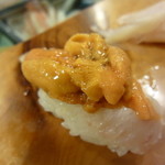 吉乃寿司 - 石鯛の上に雲丹がたっぷり～！