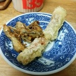 西端手打 上戸うどん - ちくわ、いりこ（サービス）