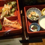 HOZON - 二段の重箱に入ったお料理