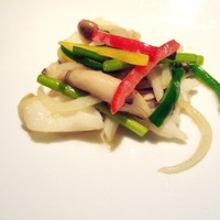 チャイニーズ 芹菜 - 紋甲イカの塩味炒め”