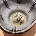 鮨 さかい - 噴火湾毛蟹、菊菜お浸し