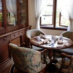 クラブハリエ 日牟禮カフェ - 1F ハリエライブラリー