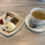 Grill&Dining G - 強風下の琵琶湖サイクリングのあと甘物補給です