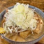 もつ焼たつや - 煮込豆腐 700円(税込)