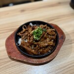 黒桜亭 新宿西口店 - 大山鶏せせりの鉄板焼き