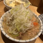 新小岩 もつ焼のんき - 煮込み310円