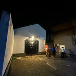 虎丸 - 周囲の街灯少なめで、通り過ぎてしまいそう。