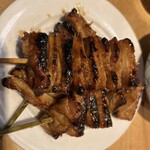 新小岩 もつ焼のんき - のんきはシロ串一択！！おいしすぎるー！白っていうかテッポウと半々くらいで、肉厚ジューシー！！
